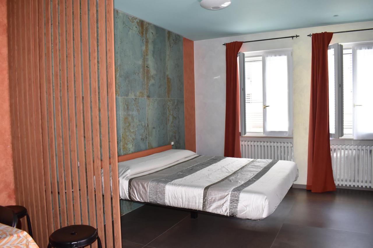 Garda Fantasy Apartment - Jacuzzi Desenzano del Garda Extérieur photo