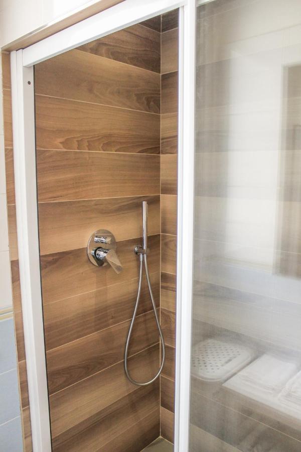 Garda Fantasy Apartment - Jacuzzi Desenzano del Garda Extérieur photo