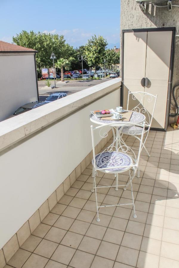 Garda Fantasy Apartment - Jacuzzi Desenzano del Garda Extérieur photo
