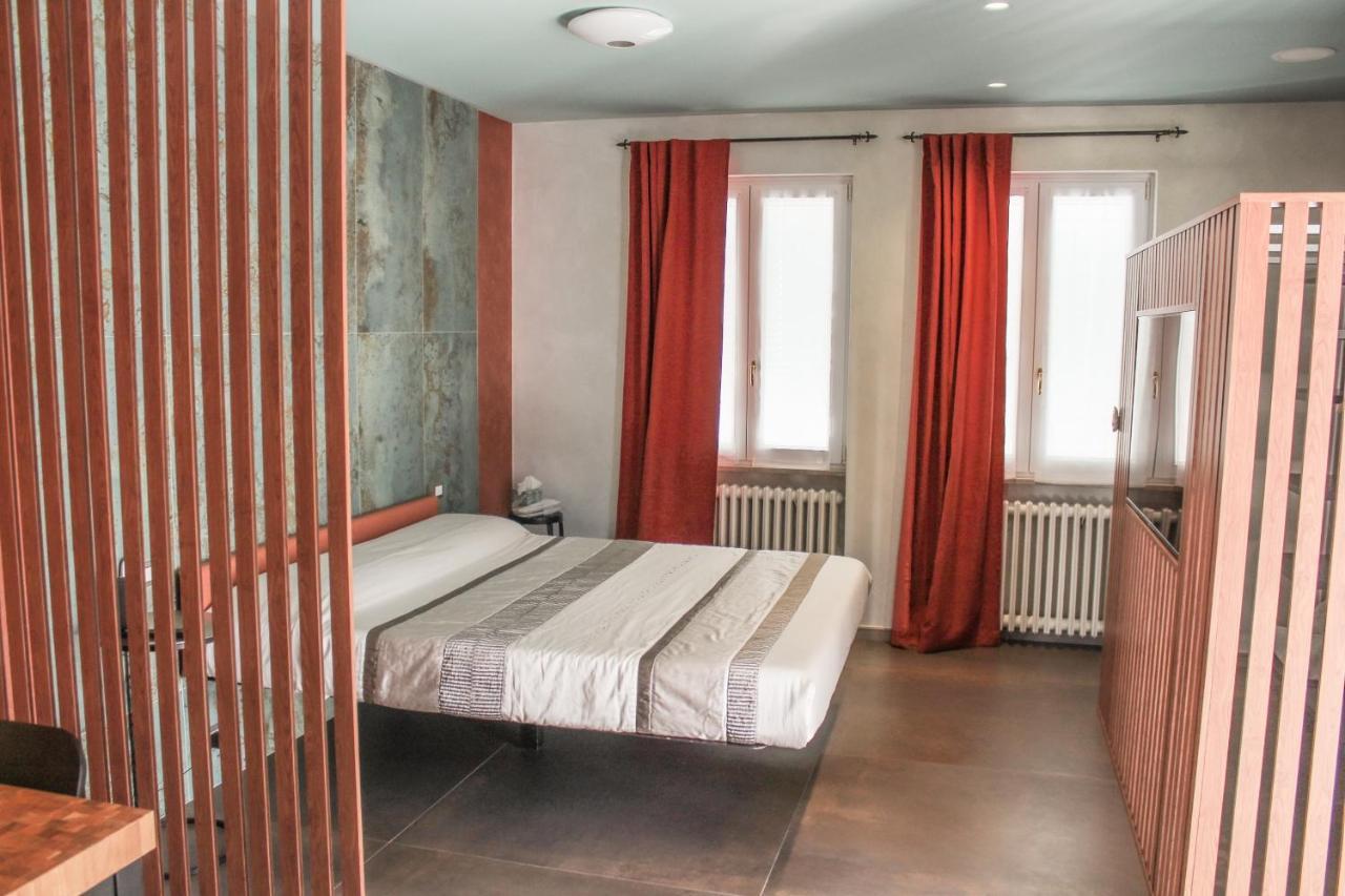 Garda Fantasy Apartment - Jacuzzi Desenzano del Garda Extérieur photo