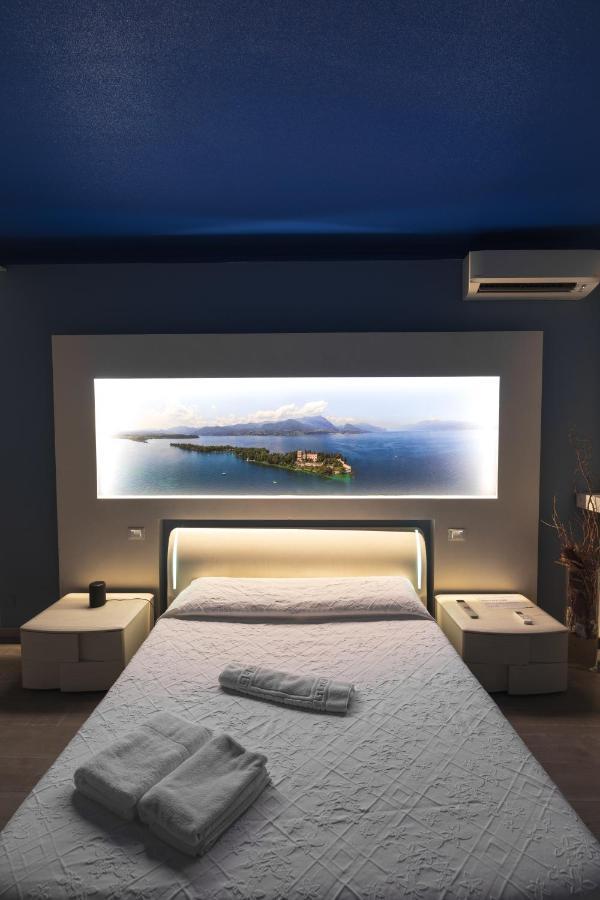 Garda Fantasy Apartment - Jacuzzi Desenzano del Garda Extérieur photo